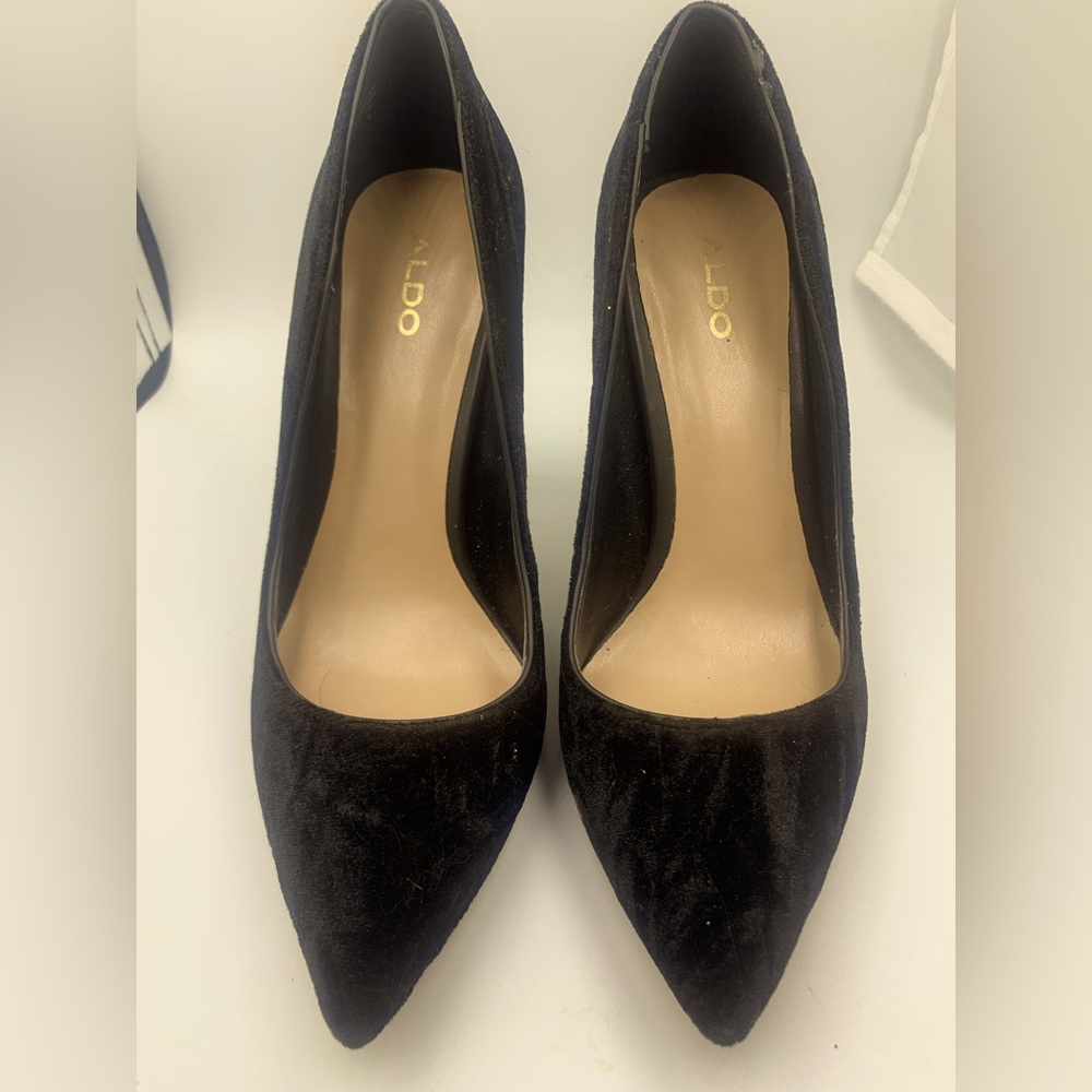 Black Aldo Velvet Pumps Size 7.5 Brand New Never Worn